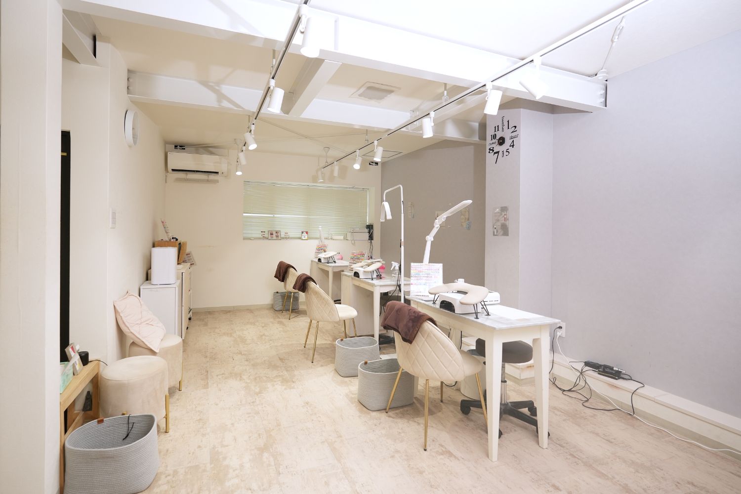 nail & eyelash salon marble鶴橋店の店内