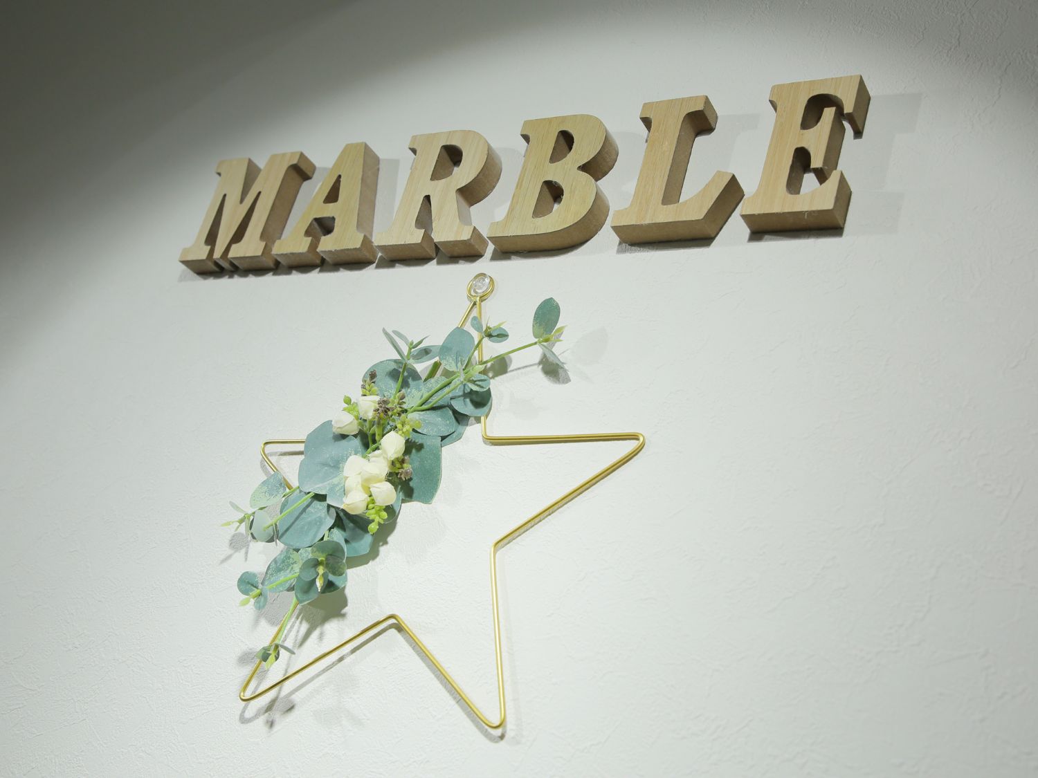 marble鶴橋店のサインディスプレイ